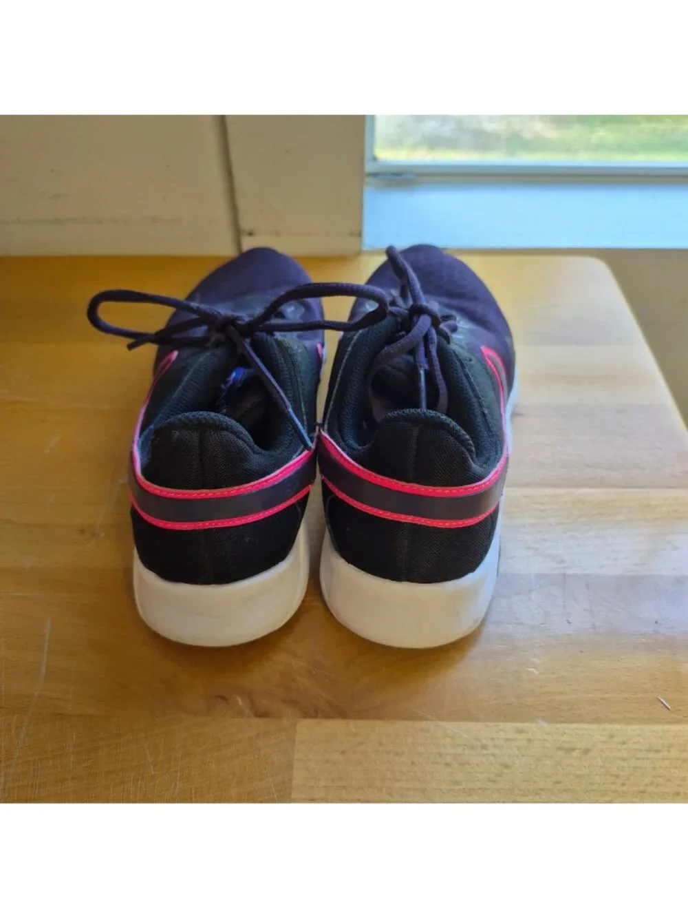 Nike Womens Athletic Shoes Purple/Black With Pink Accents Size 7 - Picture 3 of 8
